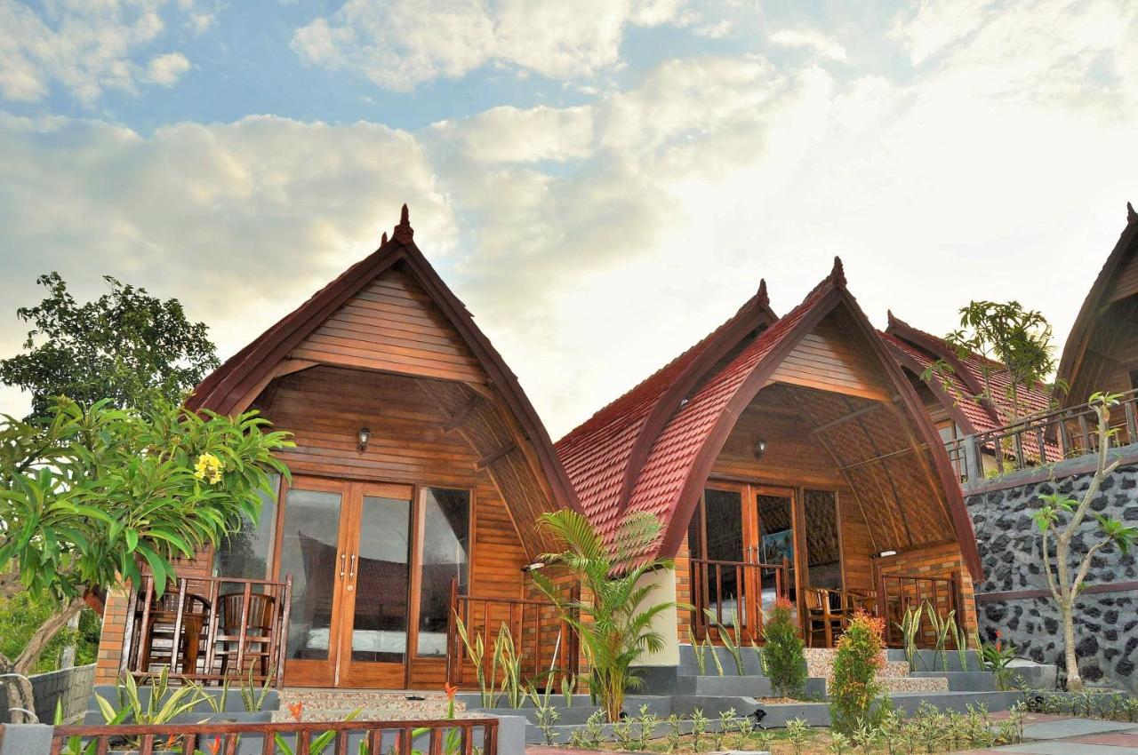 Surya Chandra Beach Bungalow Batununggul Екстер'єр фото