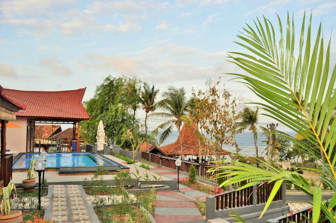 Surya Chandra Beach Bungalow Batununggul Екстер'єр фото