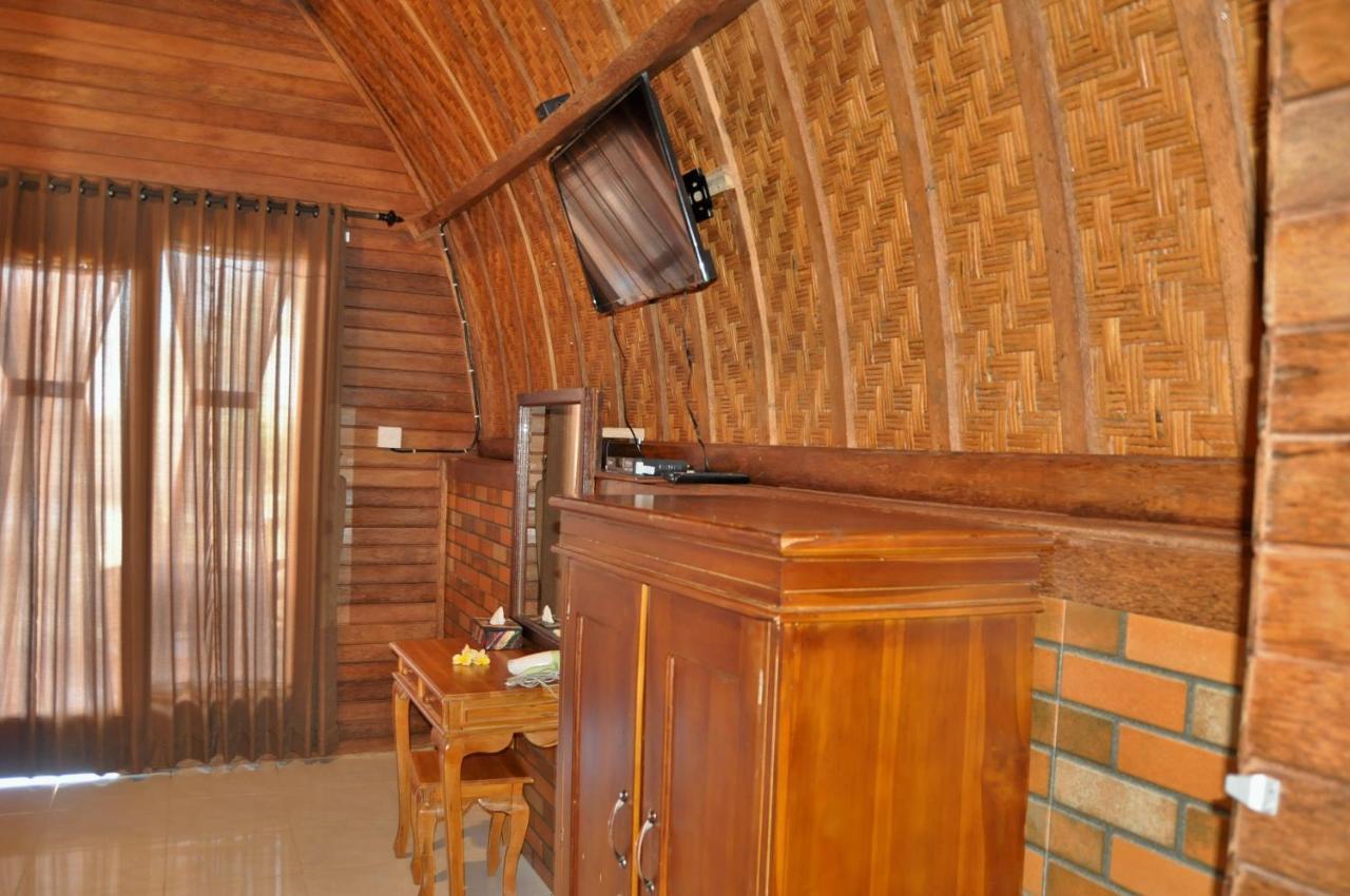 Surya Chandra Beach Bungalow Batununggul Екстер'єр фото