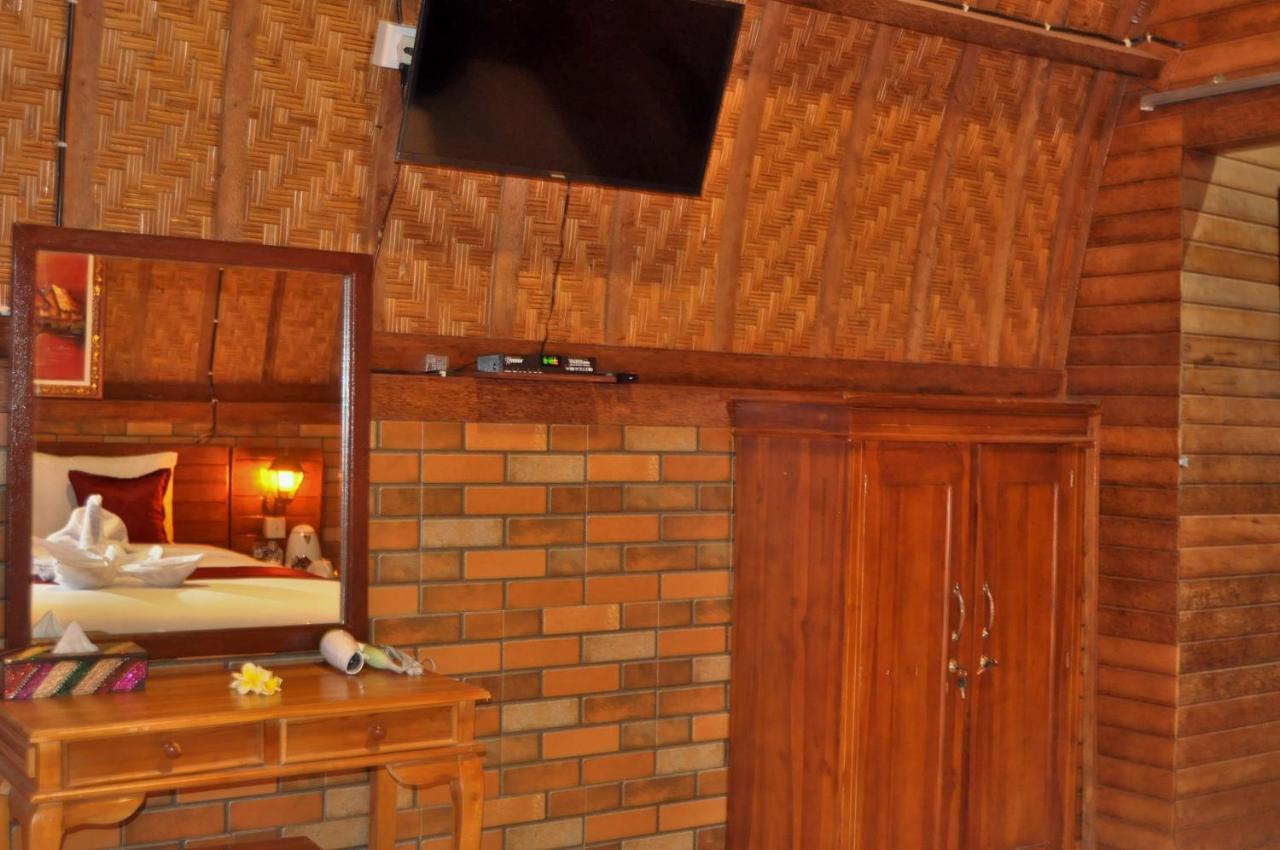 Surya Chandra Beach Bungalow Batununggul Екстер'єр фото